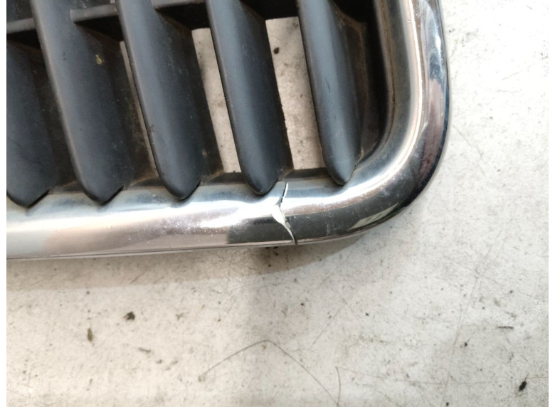 Решетка радиатора к Audi A4, 2002г.