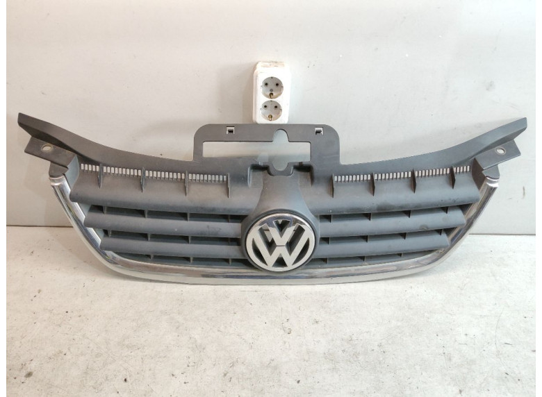 Решетка радиатора к Volkswagen Touran, 2005г.