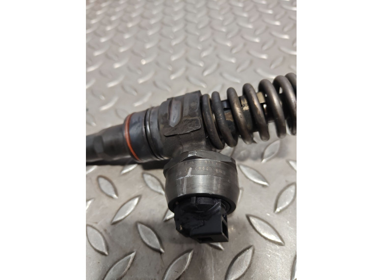 Форсунка к Volkswagen Passat, 2001г.