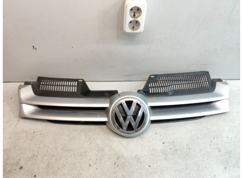 Решетка радиатора к Volkswagen Golf, 2005г.