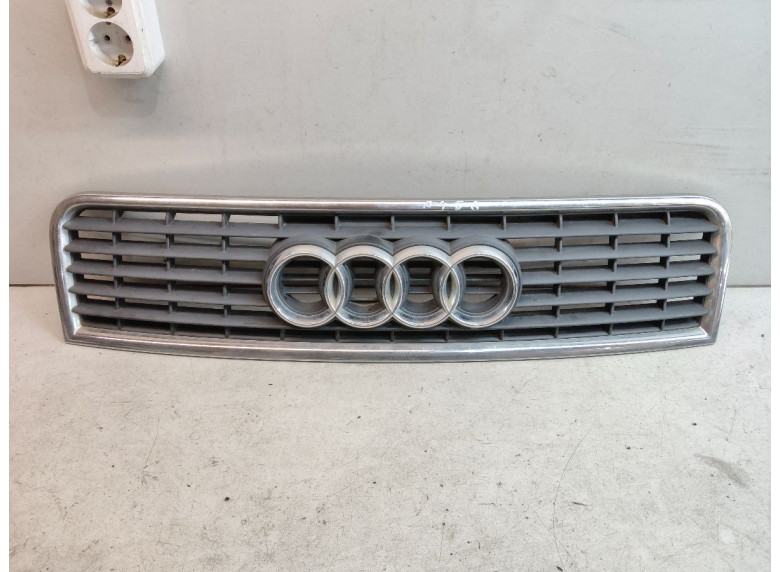 Решетка радиатора к Audi A4, 2002г.