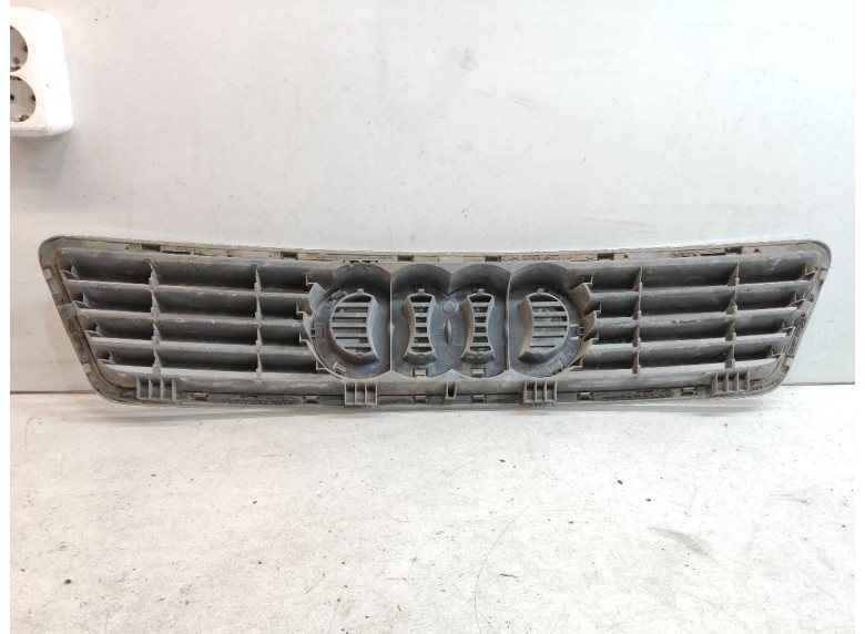 Решетка радиатора к Audi A6, 2000г.