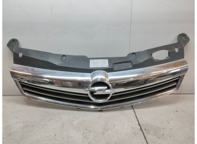 Решетка радиатора к Opel Astra, 2008г.