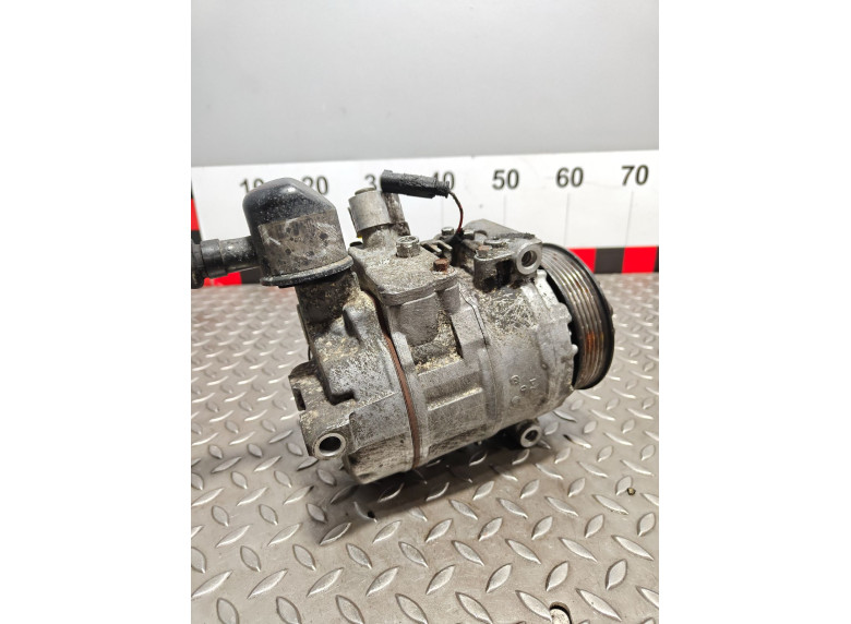 Компрессор кондиционера к Mercedes C W203, 2001г.