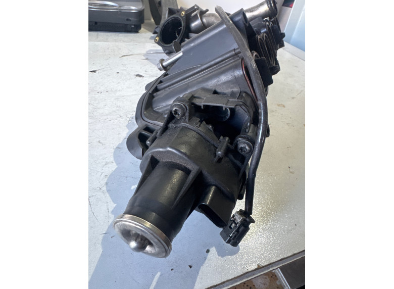 Коллектор впускной к BMW 5 E60/E61, 2010г.