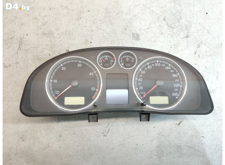 Щиток приборов (приборная панель) к Volkswagen Passat 2001 г.