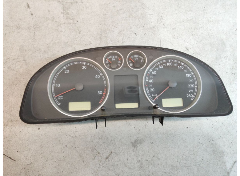 Щиток приборов (приборная панель) к Volkswagen Passat, 2001г.