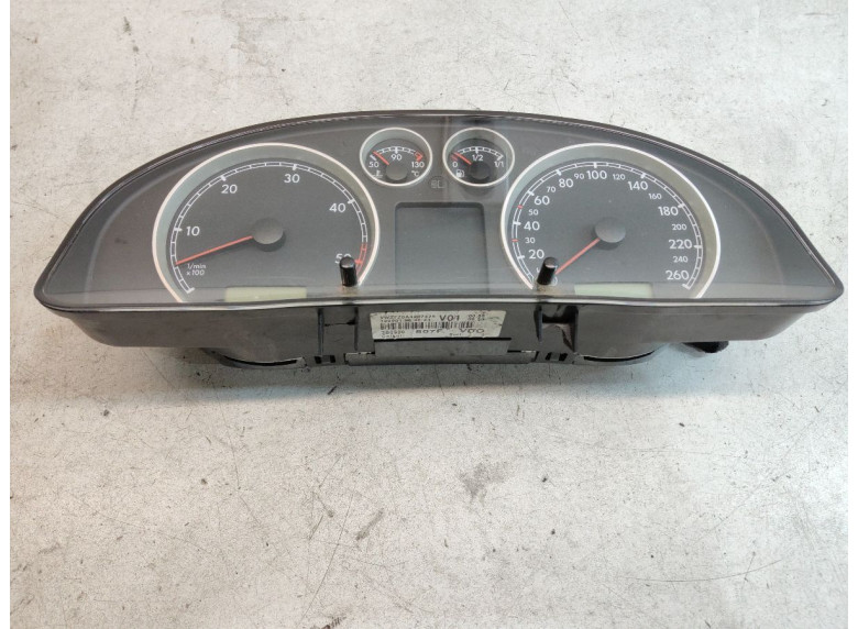 Щиток приборов (приборная панель) к Volkswagen Passat, 2001г.