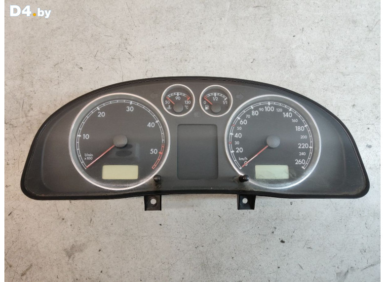Щиток приборов (приборная панель) к Volkswagen Passat 2001 г.