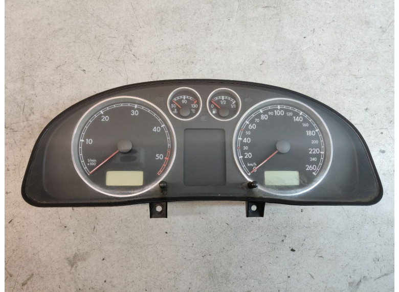 Щиток приборов (приборная панель) к Volkswagen Passat, 2001г.