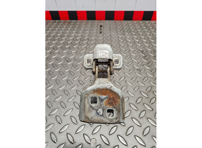 Петля двери к Renault Master, 2011г.