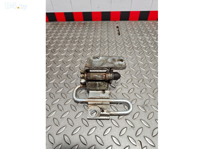 Петля двери передней правой к Volkswagen Passat 2012 г.