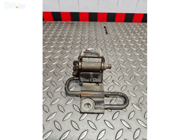 Петля двери передней правой к Volkswagen Touran 2004 г.
