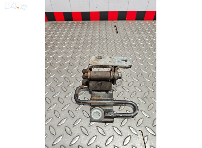 Петля двери передней правой к Volkswagen PassatCC 2009 г.