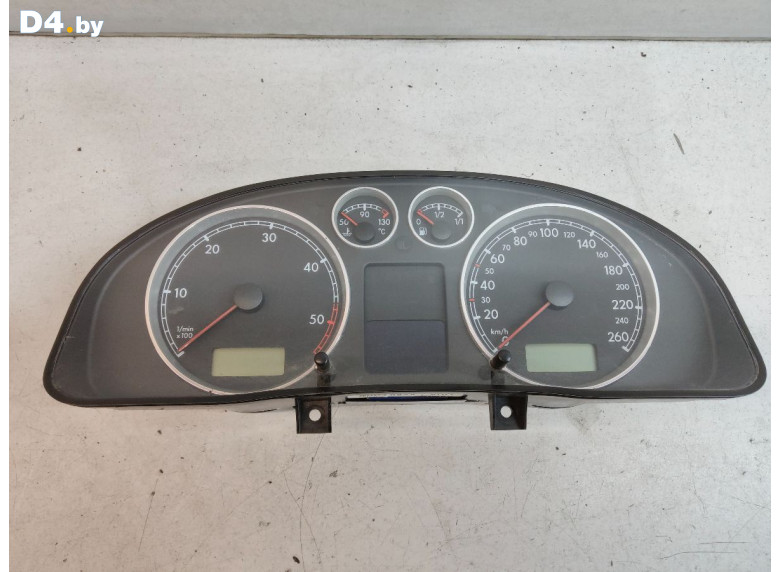 Щиток приборов (приборная панель) к Volkswagen Passat 2002 г.