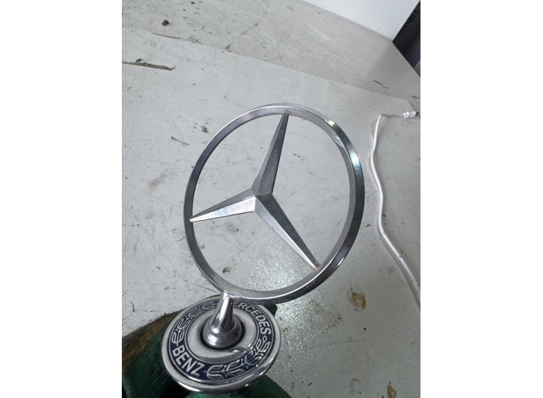 Эмблема к Mercedes S W220, 2001г.