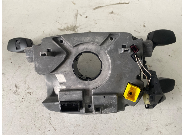 Переключатель подрулевой (стрекоза) к BMW 5 E60/E61, 2004г.