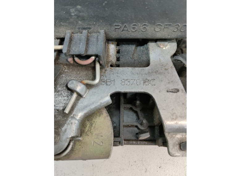Замок двери передней правой к Volkswagen Passat, 2001г.