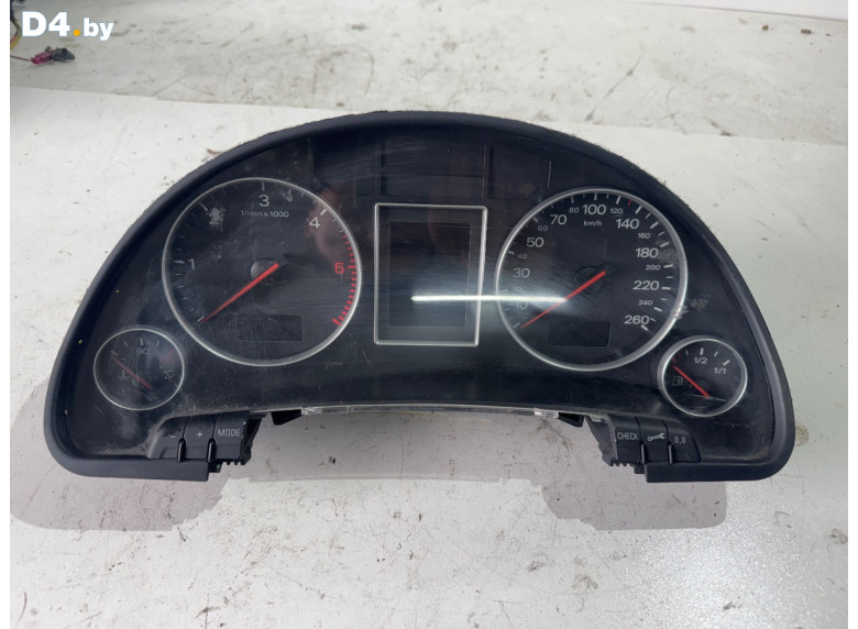 Щиток приборов (приборная панель) к Audi A4 2004 г.