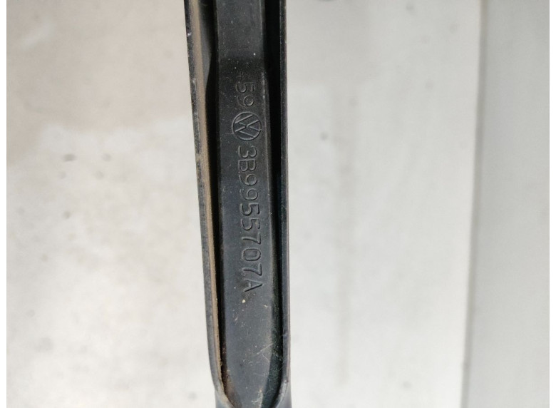 Щеткодержатель задний к Volkswagen Passat, 1999г.