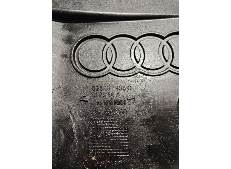 Декоративная крышка двигателя к Audi A4, 1999г.