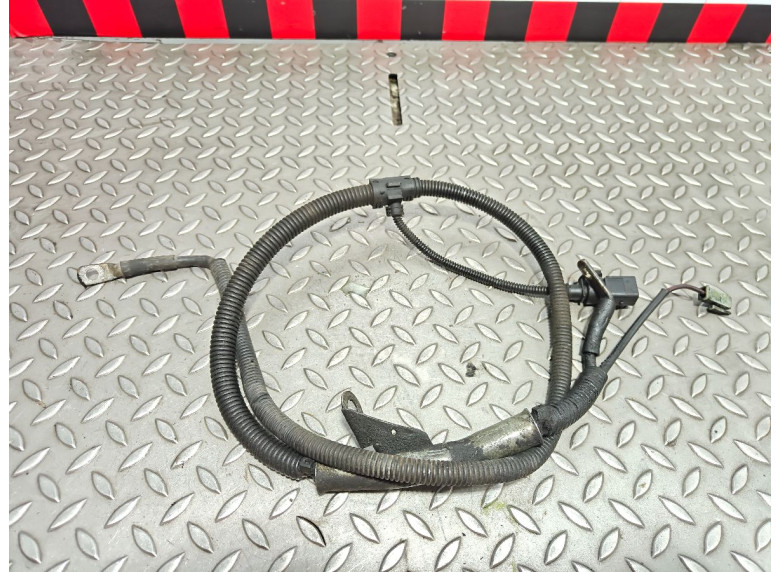 Провод стартера к Volkswagen Passat, 2003г.