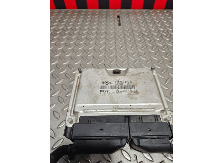 Блок управления двигателем к Volkswagen Passat, 2001г.