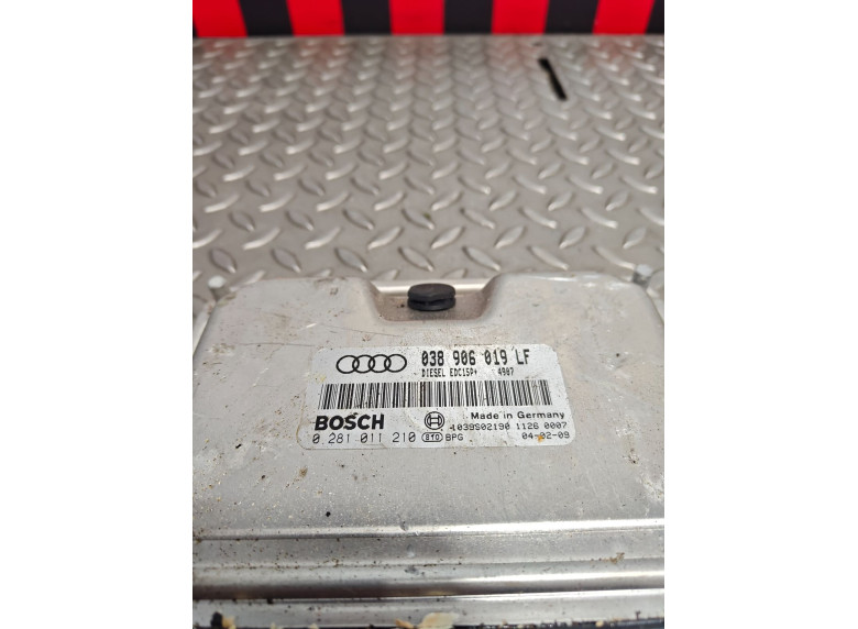 Блок управления двигателем к Audi A4, 2004г.