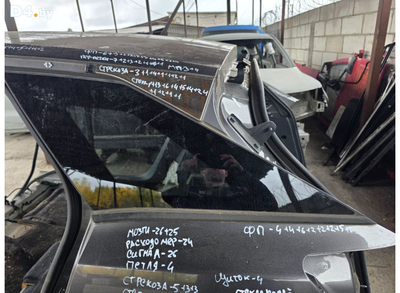 Стекло кузовное боковое левое к Peugeot 3008 2021 г.