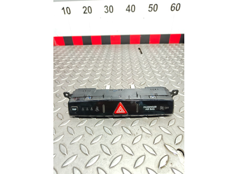 Кнопка аварийной сигнализации к Hyundai i20, 2013г.