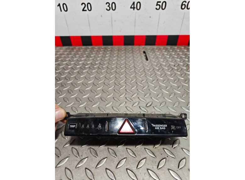 Кнопка аварийной сигнализации к Hyundai i20, 2013г.