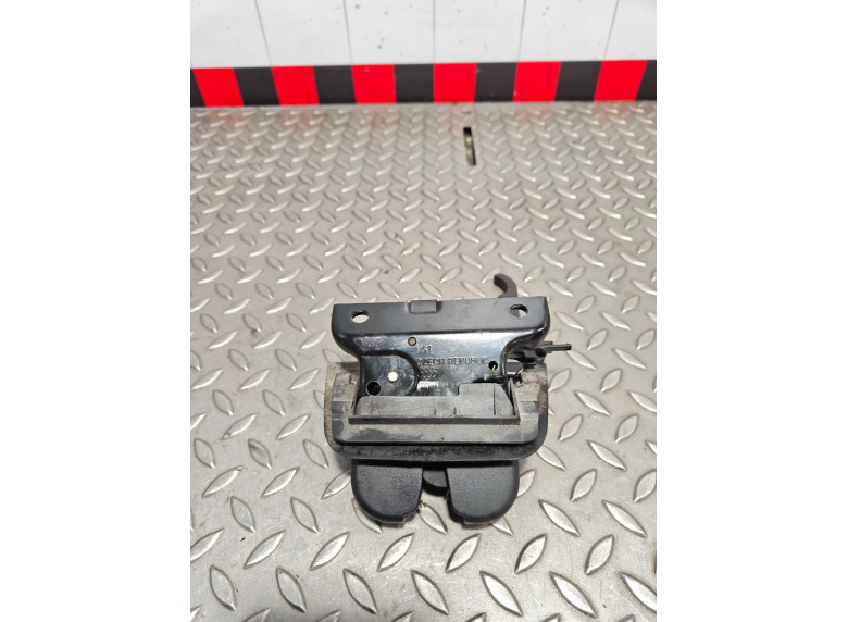 Замок багажника к Audi A3, 2005г.