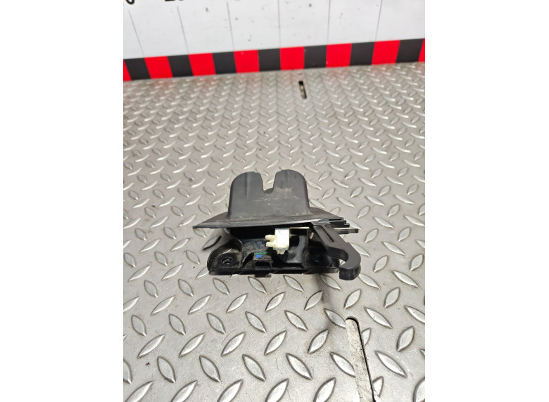 Замок багажника к Audi A3, 2005г.