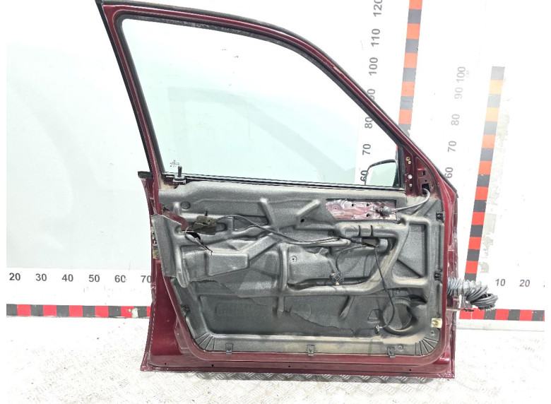 Дверь передняя левая к Volkswagen Passat, 1995г.
