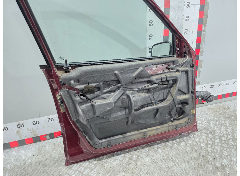 Дверь передняя левая к Volkswagen Passat, 1995г.
