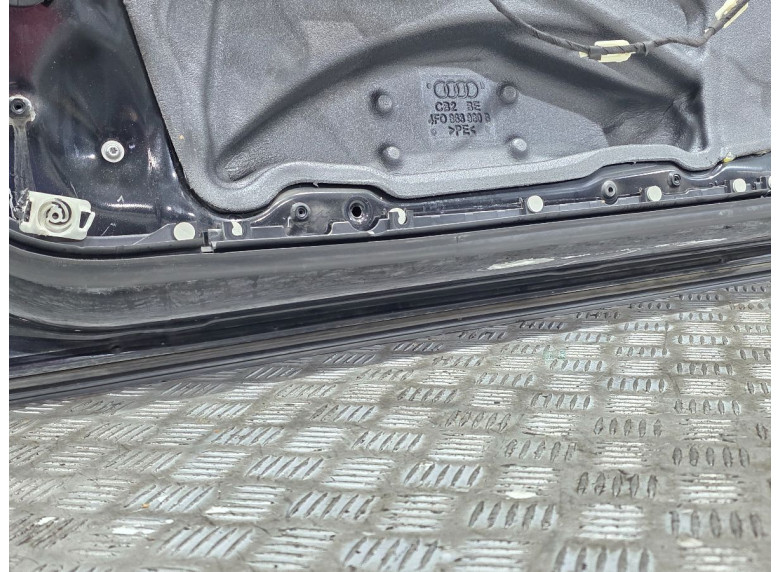 Дверь передняя правая к Audi A6, 2006г.