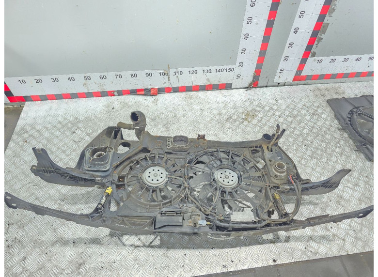 Передняя панель крепления облицовки (телевизор) к Audi A4, 2003г.