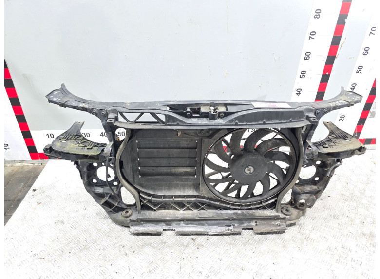 Передняя панель крепления облицовки (телевизор) к Audi A4, 2002г.