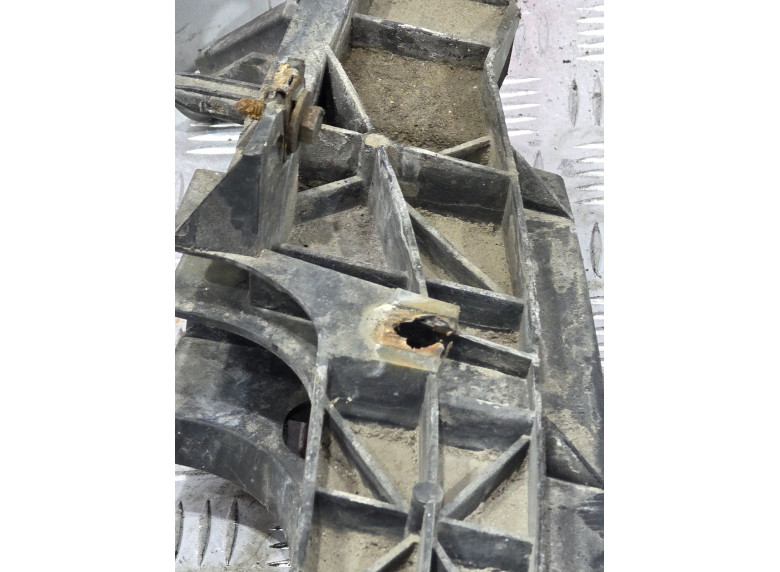 Усилитель бампера переднего к Peugeot 206, 2006г.