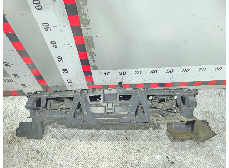 Рамка капота к Peugeot 5008, 2011г.