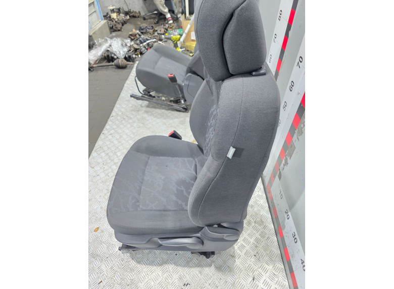 Сиденье переднее левое к Peugeot 3008, 2012г.