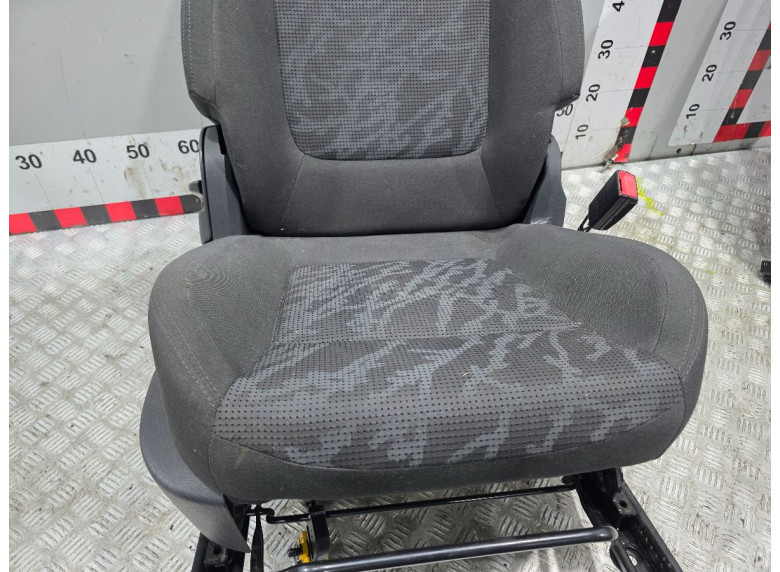 Сиденье переднее правое к Peugeot 3008, 2012г.