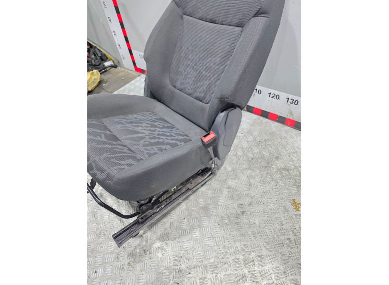 Сиденье переднее правое к Peugeot 3008, 2012г.