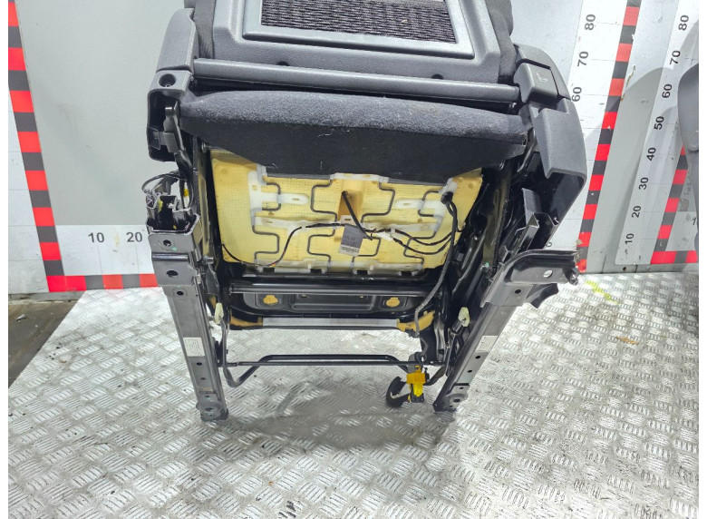 Сиденье переднее правое к Peugeot 3008, 2012г.