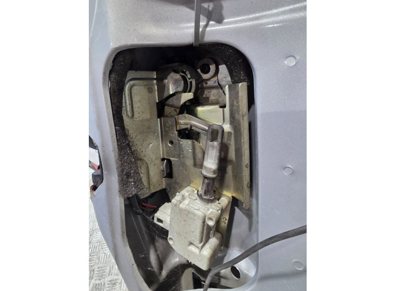 Замок багажника к Volkswagen Sharan, 2004г.