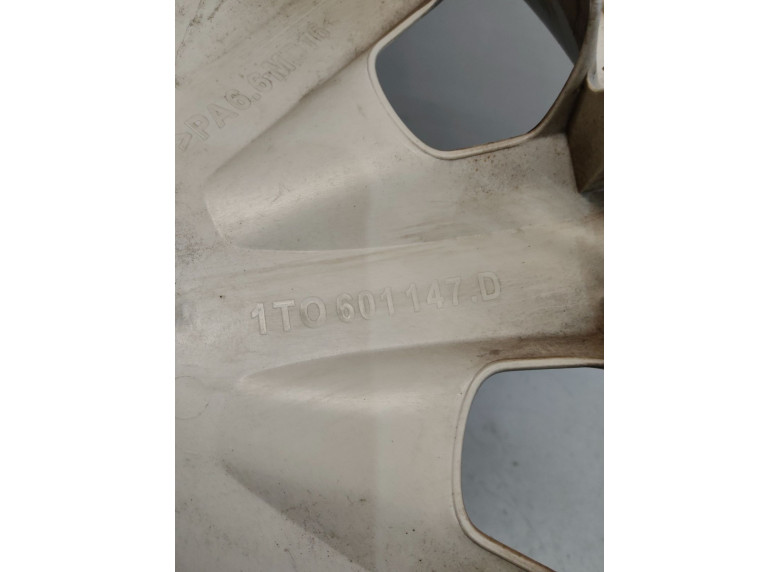 Колпак колесный к Volkswagen Touran, 2011г.
