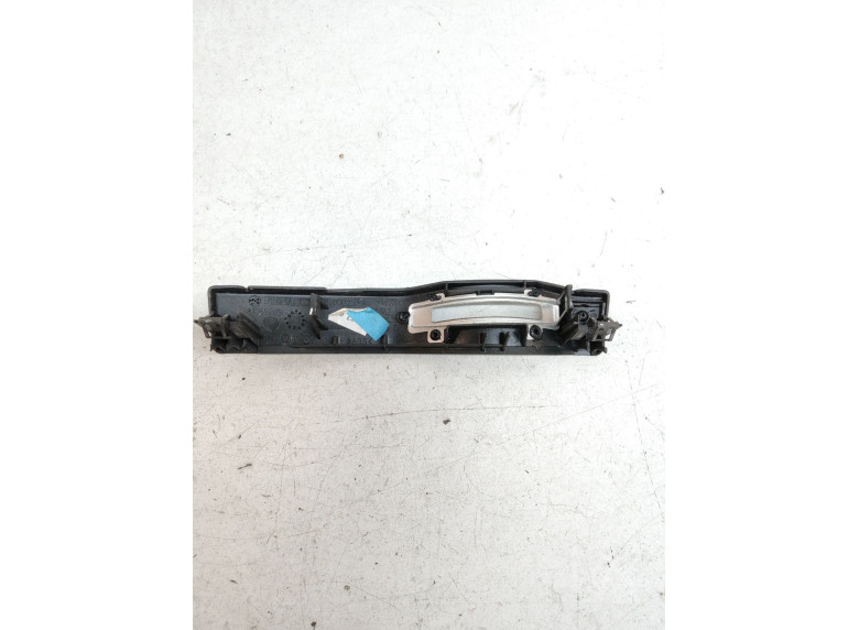 Накладка декоративная на торпедо к Renault Laguna, 2003г.