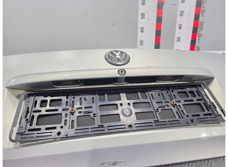 Накладка подсветки номера к Volkswagen Passat, 1999г.