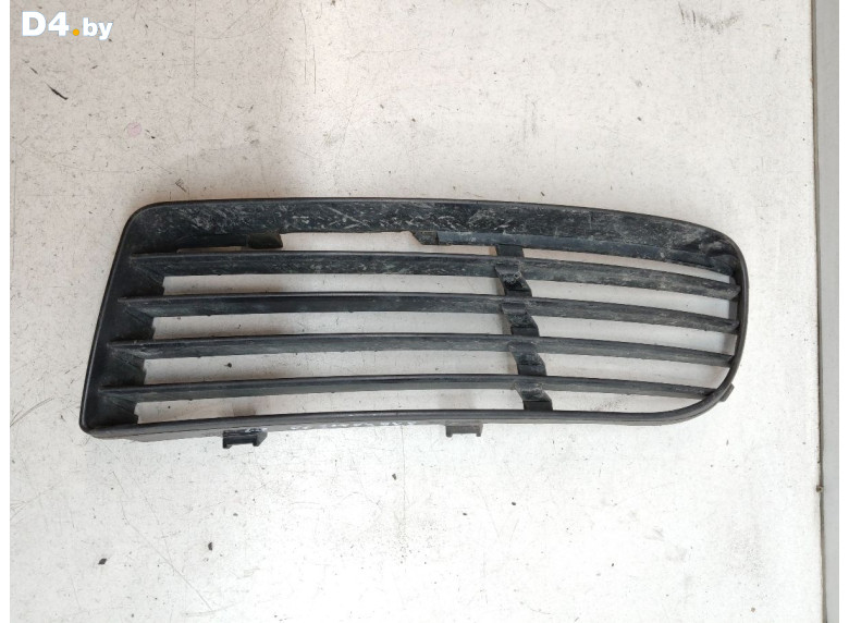 Заглушка (решетка) в бампер передний к Seat Alhambra 2003 г.