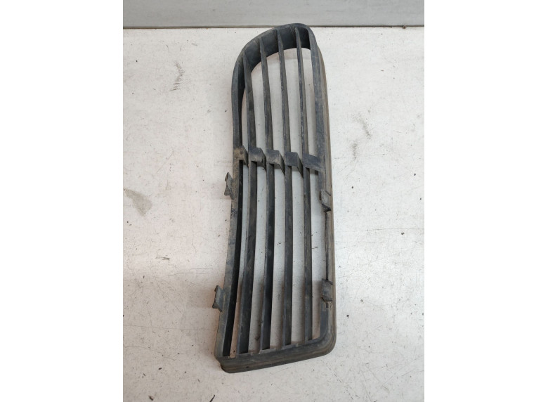 Заглушка (решетка) в бампер передний к Seat Alhambra, 2003г.